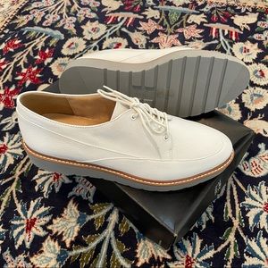 Naturalizer white leather Oxford shoes, size 10.5
